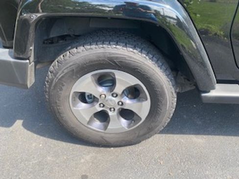 Used 2016 Jeep Wrangler Sahara w/ Dual Top Group image 16