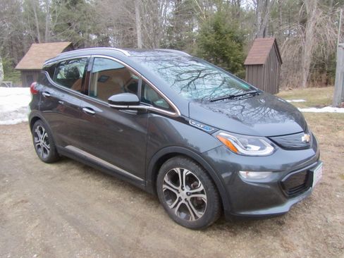 Used 2021 Chevrolet Bolt Premier w/ Infotainment Package image 14
