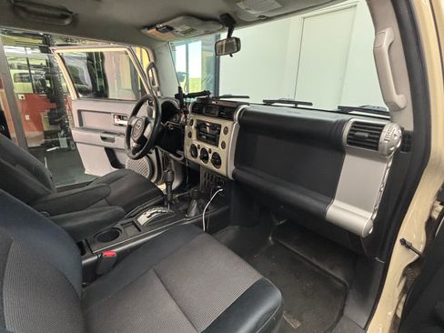 Used 2008 Toyota FJ Cruiser 4WD image 8