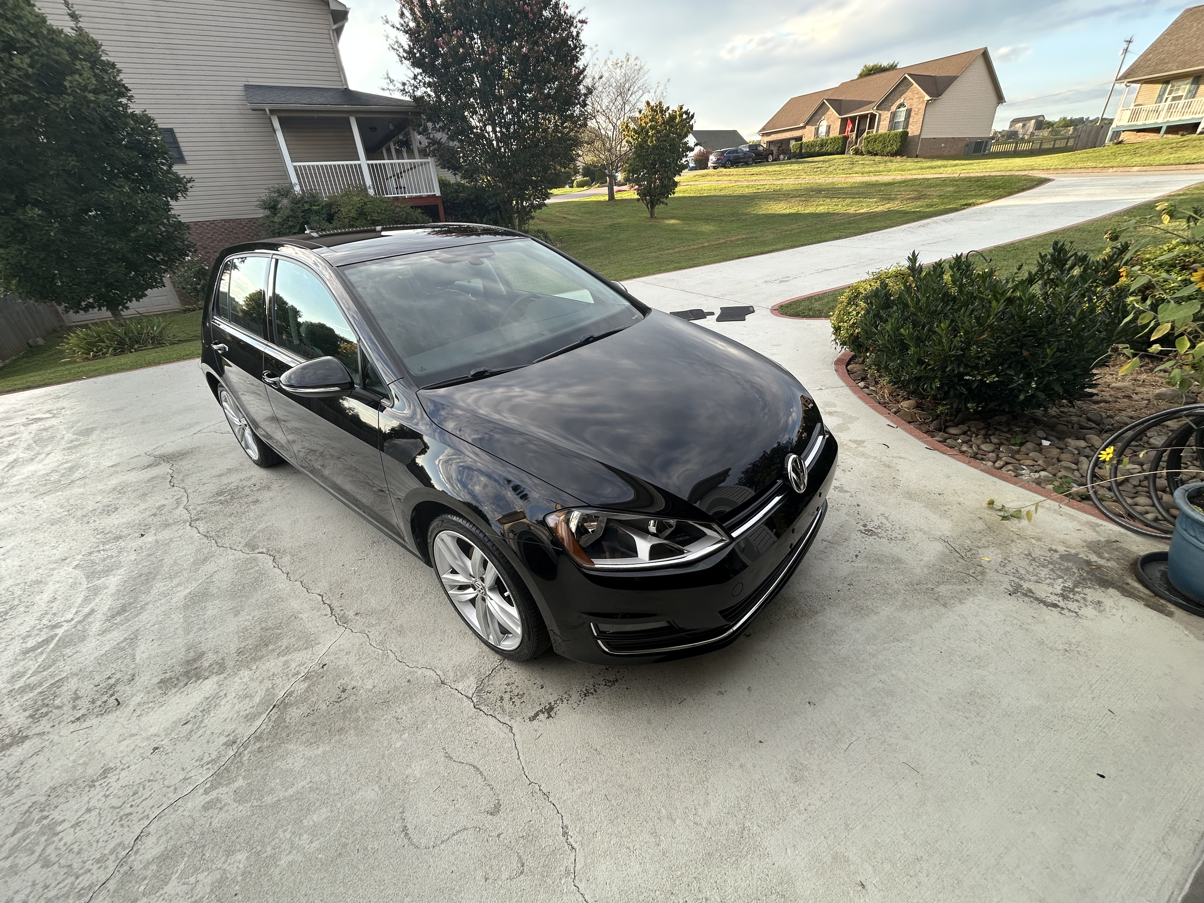 Used 2017 Volkswagen Golf SEL FWD image 5