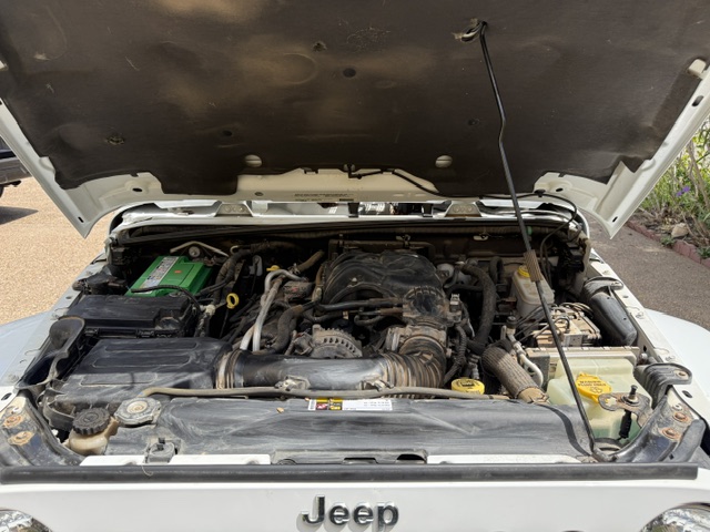 Used 2012 Jeep Wrangler Unlimited Rubicon w/ Connectivity Group AWD/4WD image 18