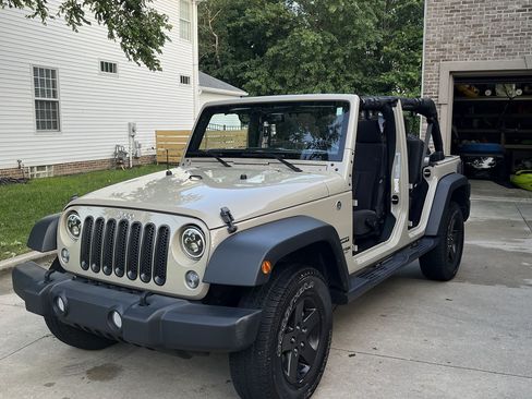 Used 2018 Jeep Wrangler Unlimited Sport S image 18