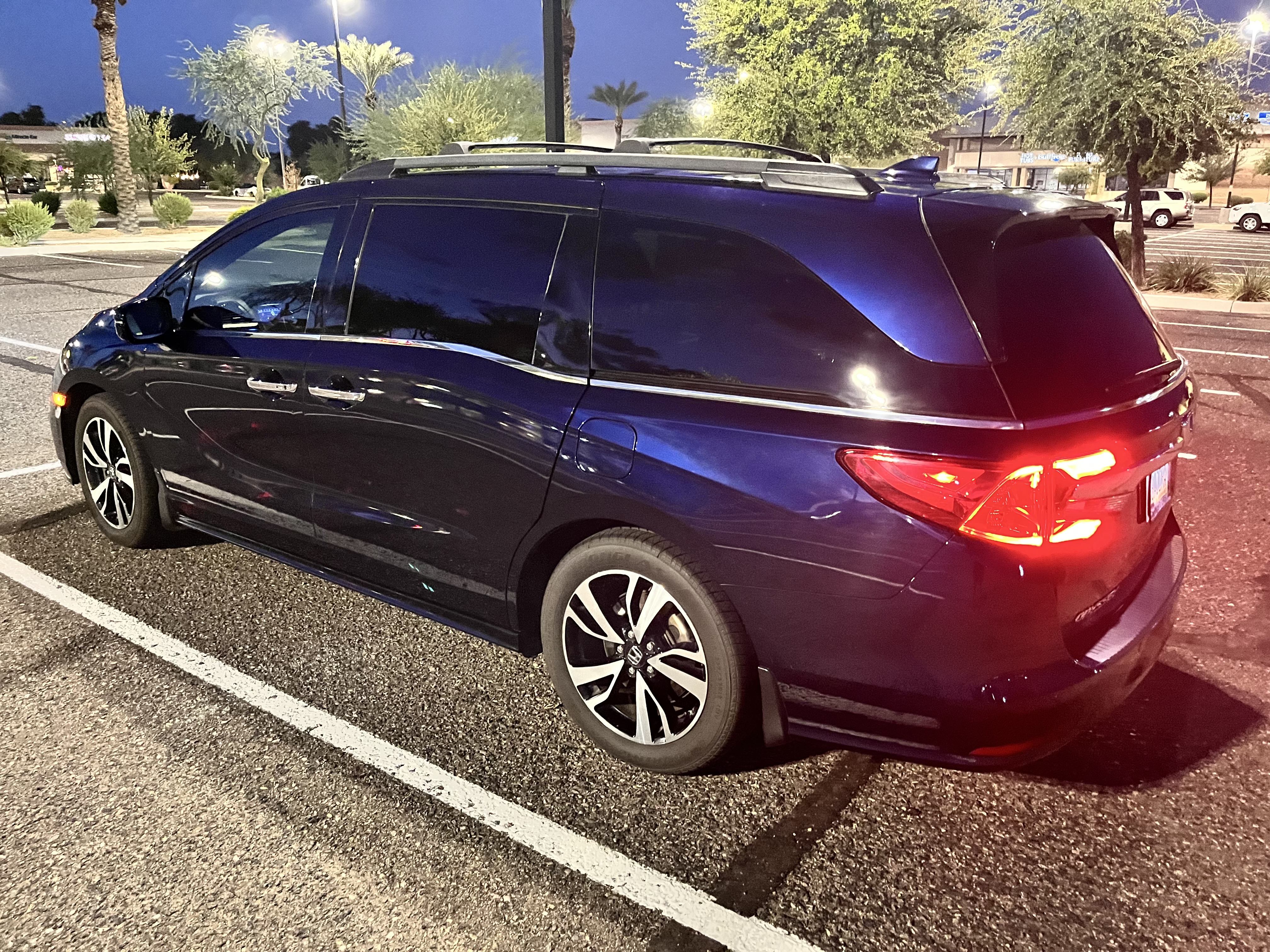 Used 2018 Honda Odyssey Elite image 2