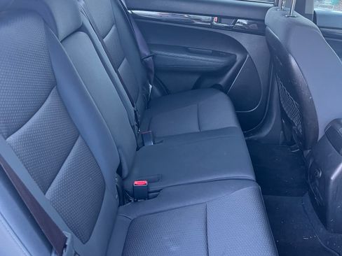 Used 2012 Kia Sorento LX image 5