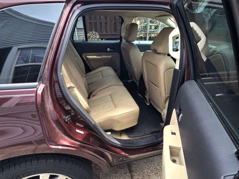 Used 2010 Ford Edge SEL AWD/4WD image 4