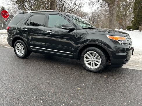 Used 2014 Ford Explorer XLT w/ Equipment Group 202A image 12