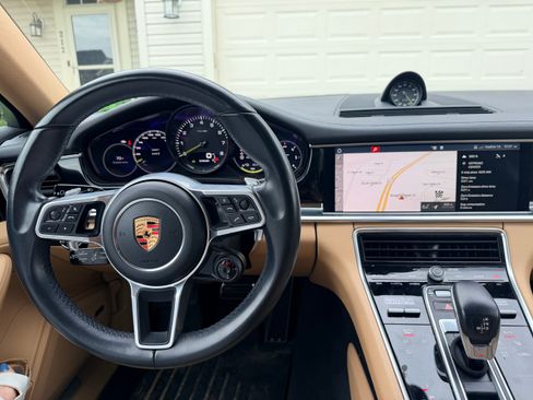 Used 2018 Porsche Panamera 4 AWD/4WD image 5