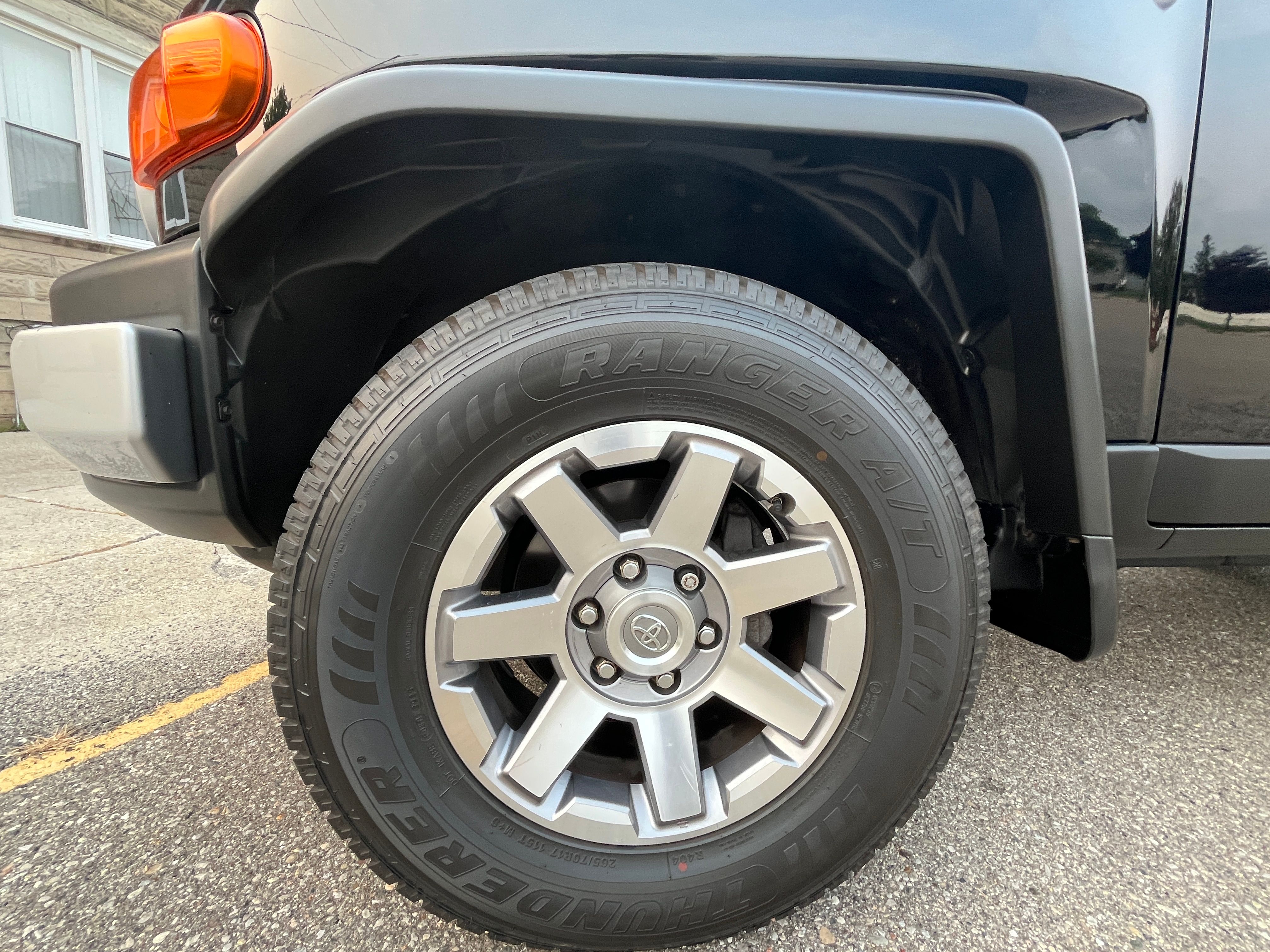 Used 2014 Toyota FJ Cruiser 4WD w/ Upgrade Package image 9