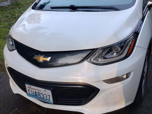 Used 2017 Chevrolet Bolt LT image 9