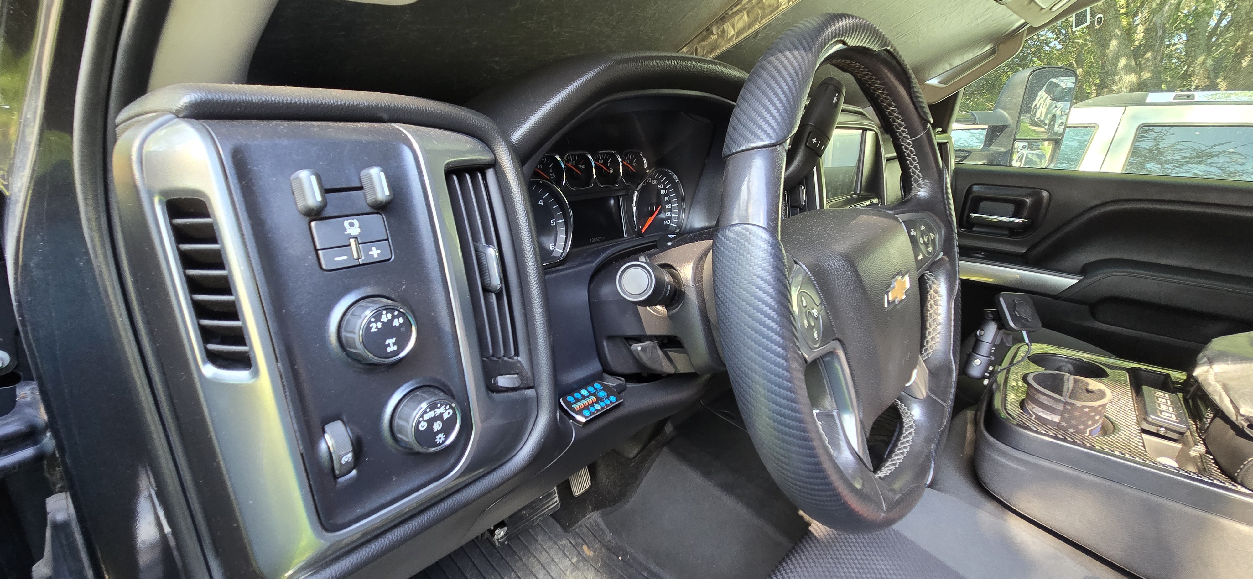 Used 2015 Chevrolet Silverado 2500 LT w/ LT Convenience Package AWD/4WD image 11