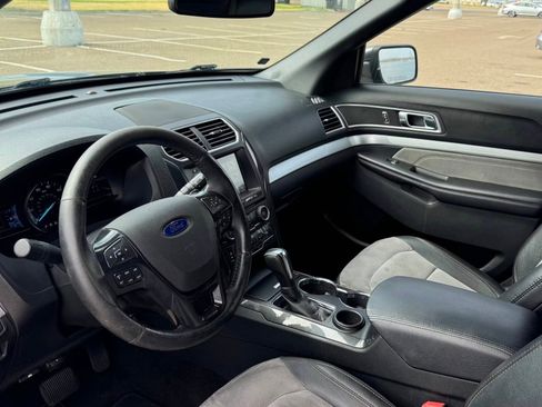 Used 2017 Ford Explorer XLT w/ Equipment Group 202A image 11
