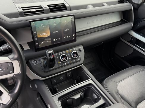 Used 2023 Land Rover Defender 130 X-Dynamic SE image 15