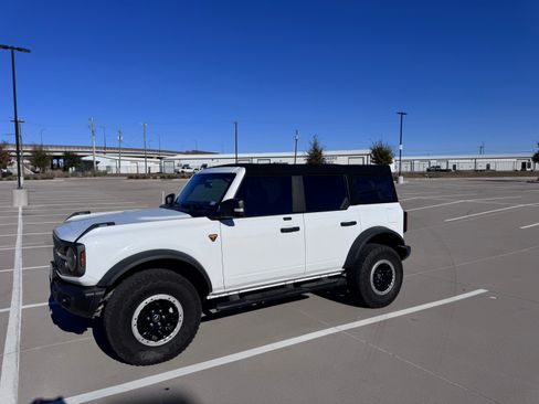 Used 2022 Ford Bronco Badlands w/ Sasquatch Package image 1