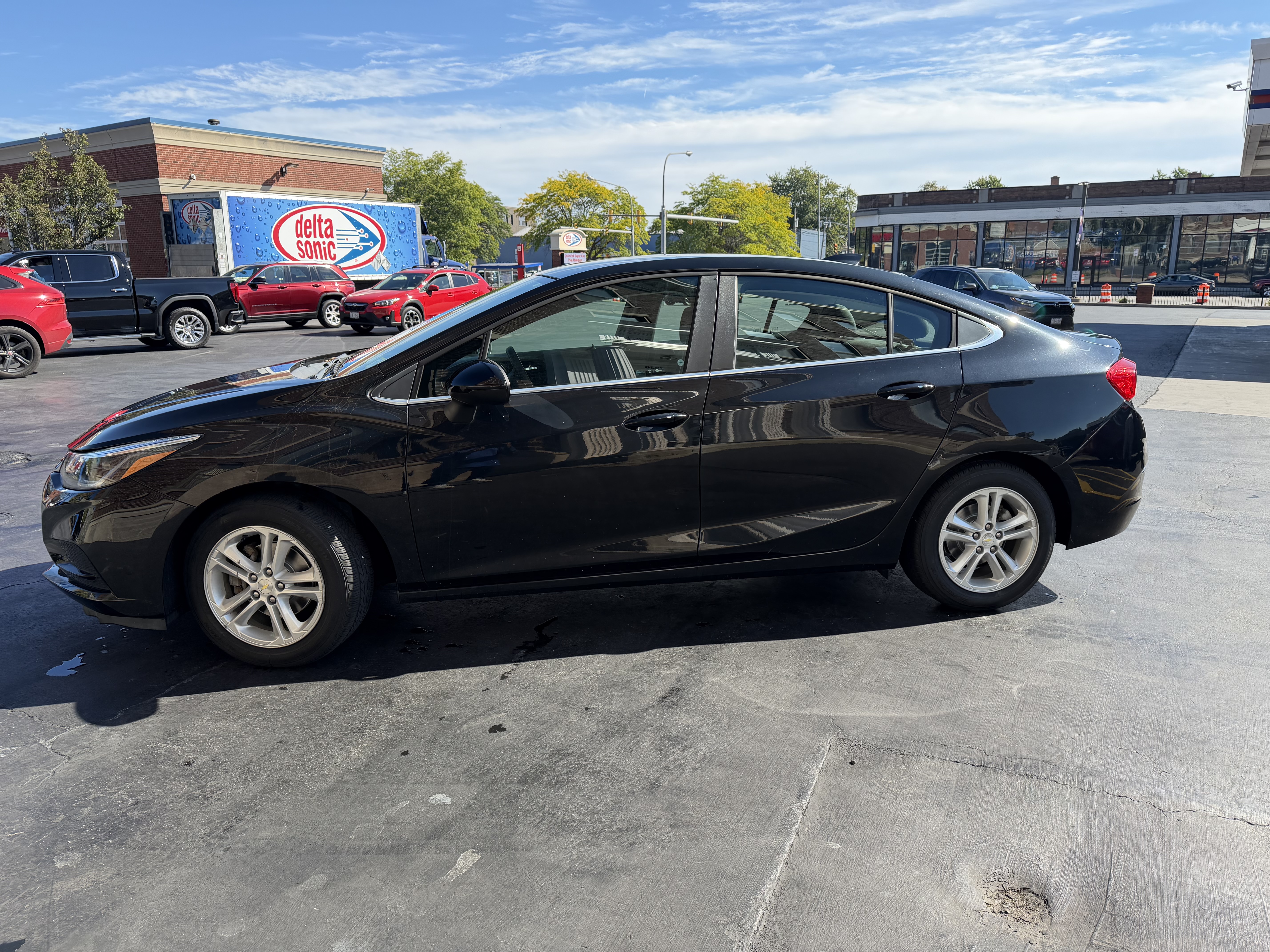 Used 2018 Chevrolet Cruze LT w/ Convenience Package FWD image 5