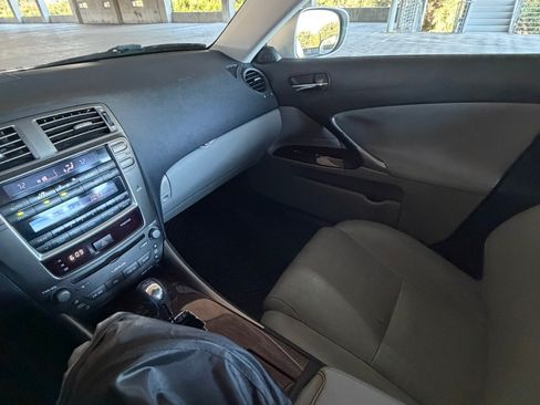 Used 2007 Lexus IS 250 w/ Premium Pkg RWD image 8