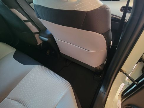 Used 2017 Toyota Prius Two image 18