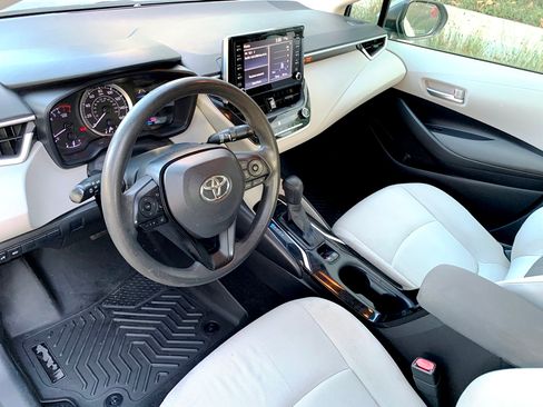 Used 2020 Toyota Corolla LE image 12