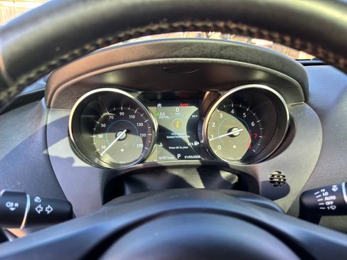 Used 2019 Jaguar F-PACE Premium image 5