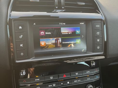 Used 2018 Jaguar XE RWD image 11