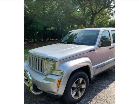 Used 2008 Jeep Liberty Sport image 1
