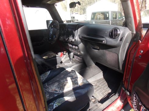 Used 2012 Jeep Wrangler Unlimited Sahara image 17