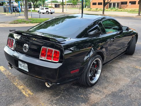 Used 2005 Ford Mustang GT Premium RWD image 2