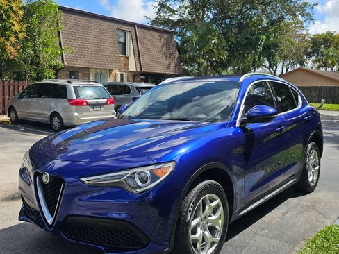 Used 2020 Alfa Romeo Stelvio image 2