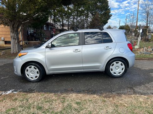 Used 2014 Scion xD image 7