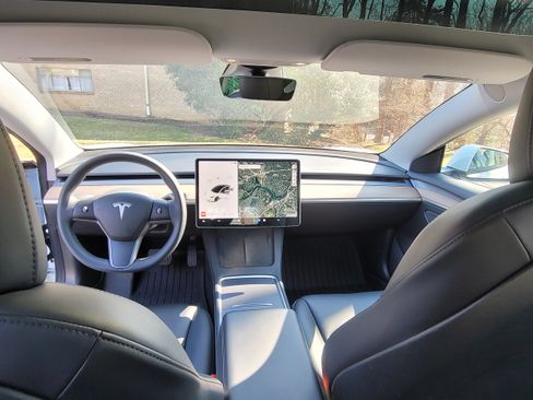Used 2021 Tesla Model 3 Standard Range Plus image 9