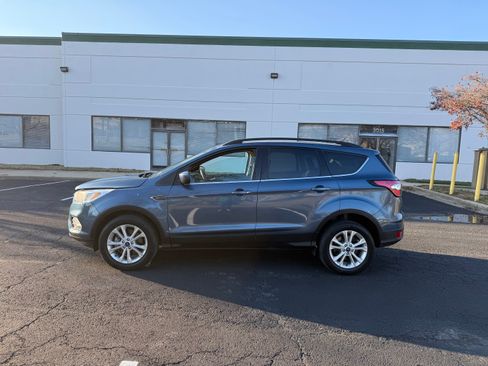Used 2018 Ford Escape SE w/ SE Sync 3 Package image 2