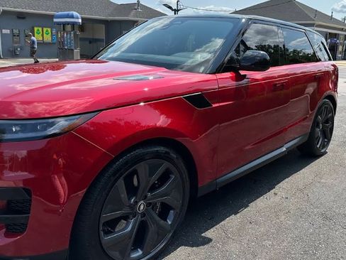 Used 2025 Land Rover Range Rover Sport SE image 4