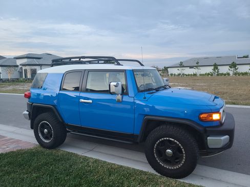 Used 2007 Toyota FJ Cruiser Sport Utility 2D image 11