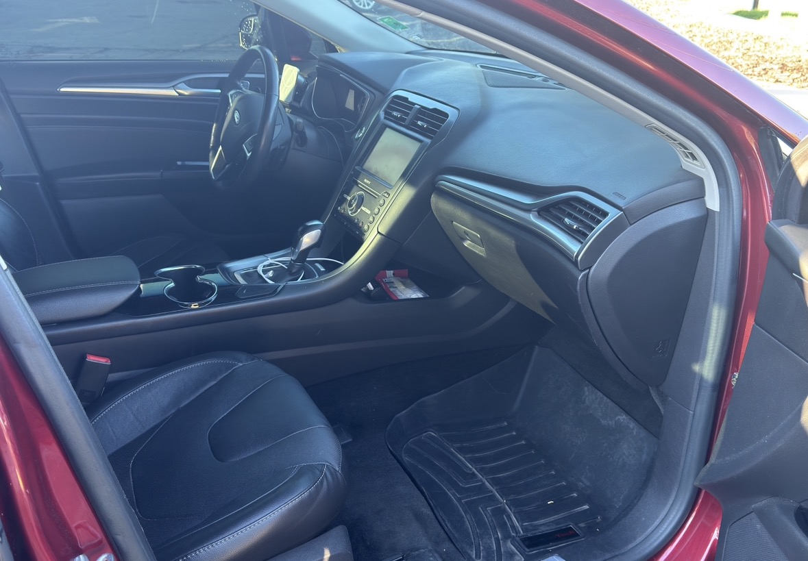 Used 2016 Ford Fusion Titanium FWD image 4