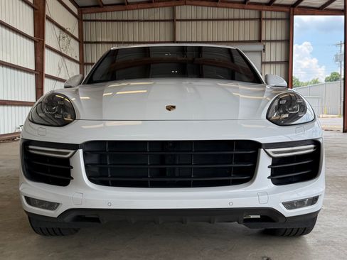 Used 2017 Porsche Cayenne AWD/4WD image 5