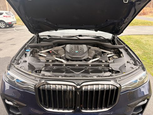 Used 2022 BMW X7 M50i image 28