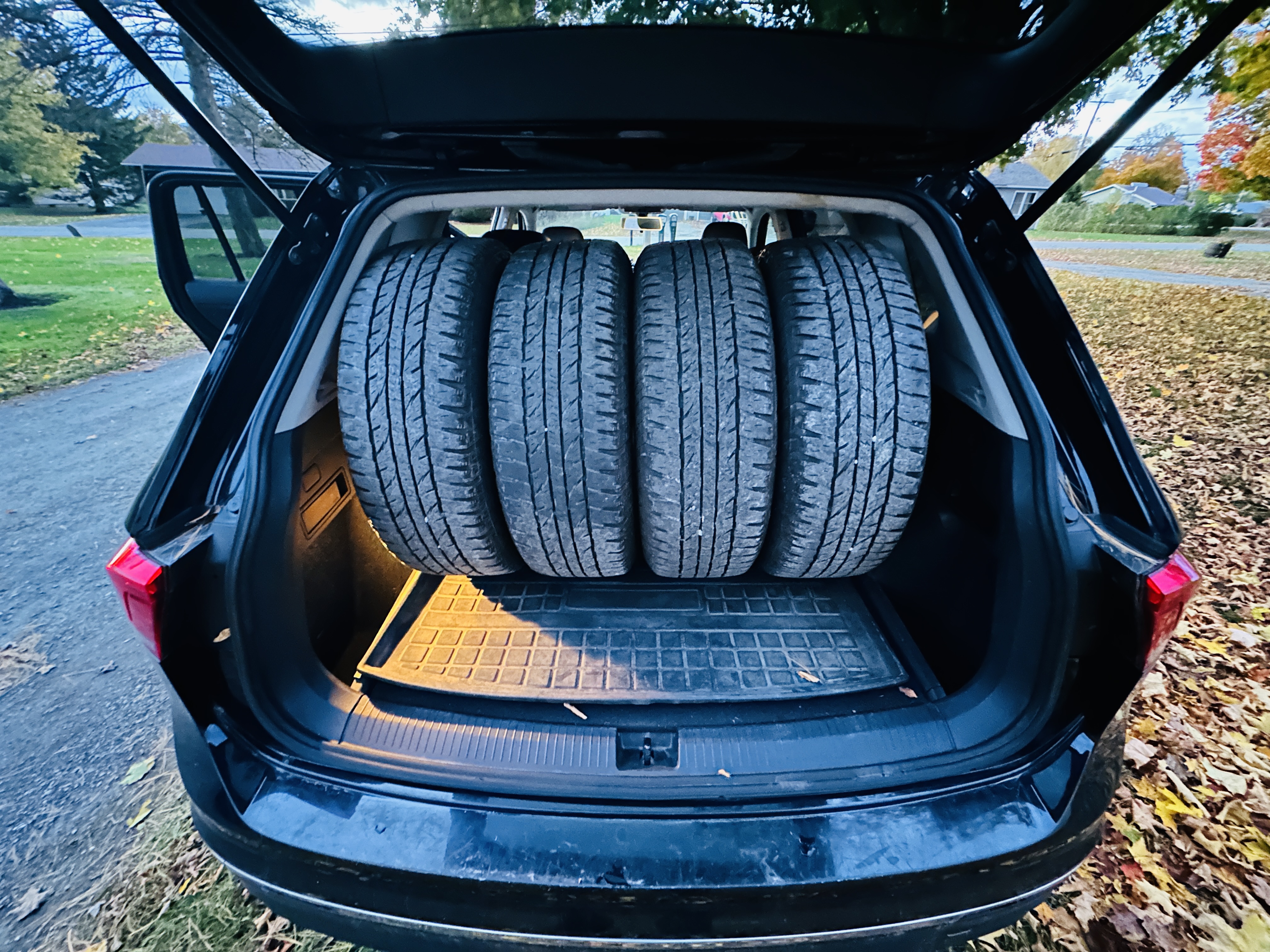 Used 2018 Volkswagen Tiguan SE AWD/4WD image 11