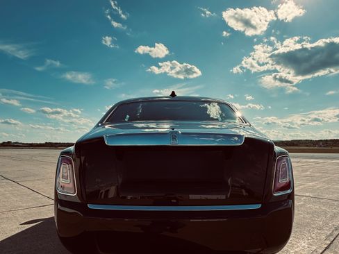 Used 2022 Rolls-Royce Phantom Sedan w/ The Phantom Package image 13