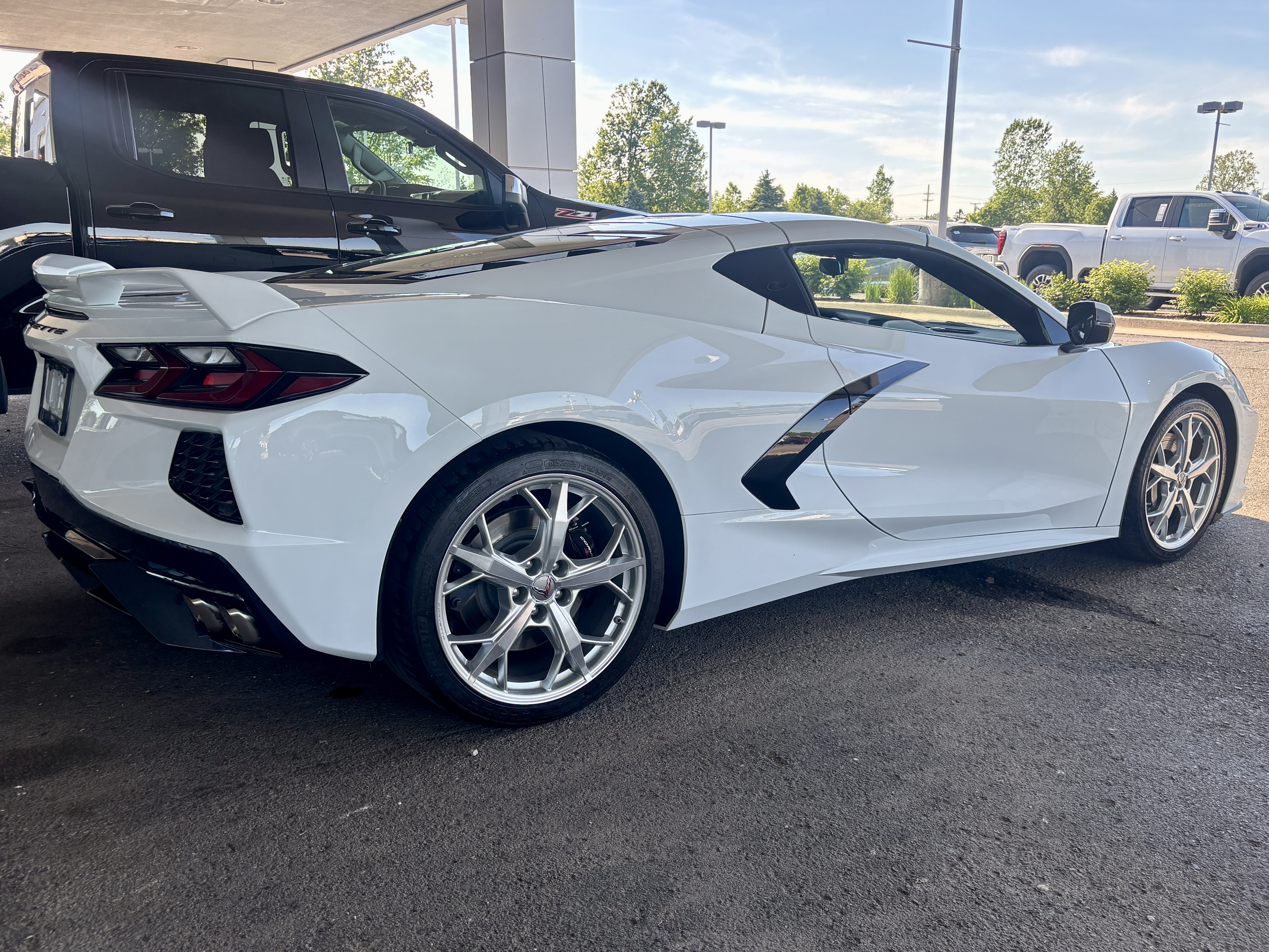 Used 2022 Chevrolet Corvette Stingray Coupe w/ Z51 Performance Package RWD image 6