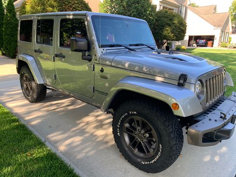 Used 2017 Jeep Wrangler Unlimited Sahara AWD/4WD image 2
