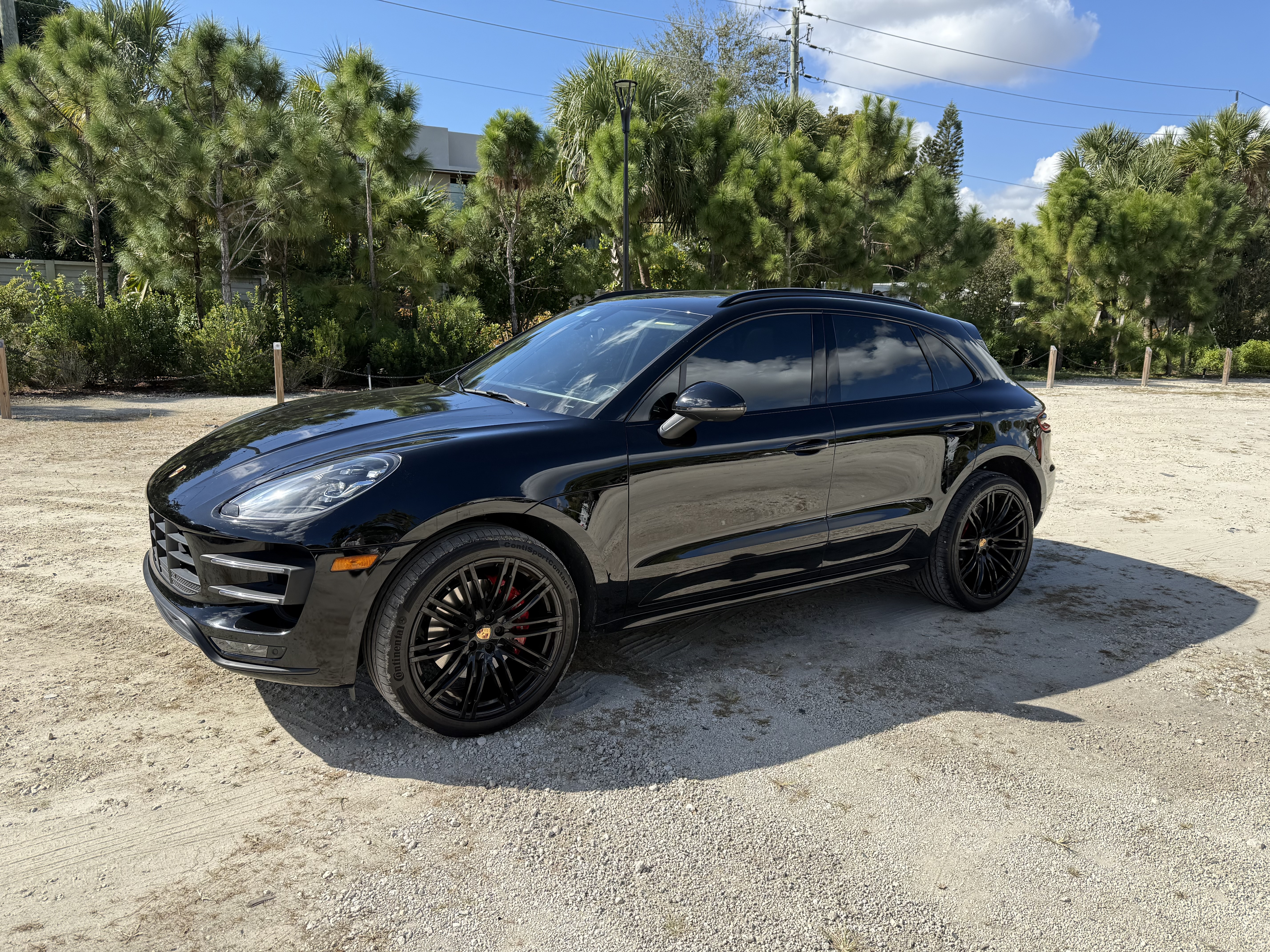Used 2018 Porsche Macan Turbo AWD/4WD image 1