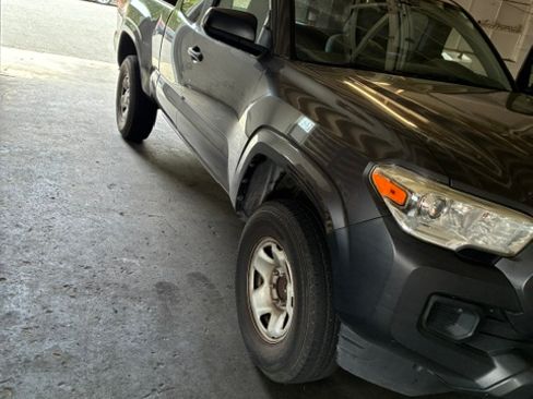 Used 2018 Toyota Tacoma SR RWD image 2
