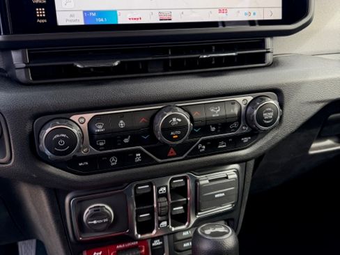 Used 2024 Jeep Wrangler Unlimited Sport image 13