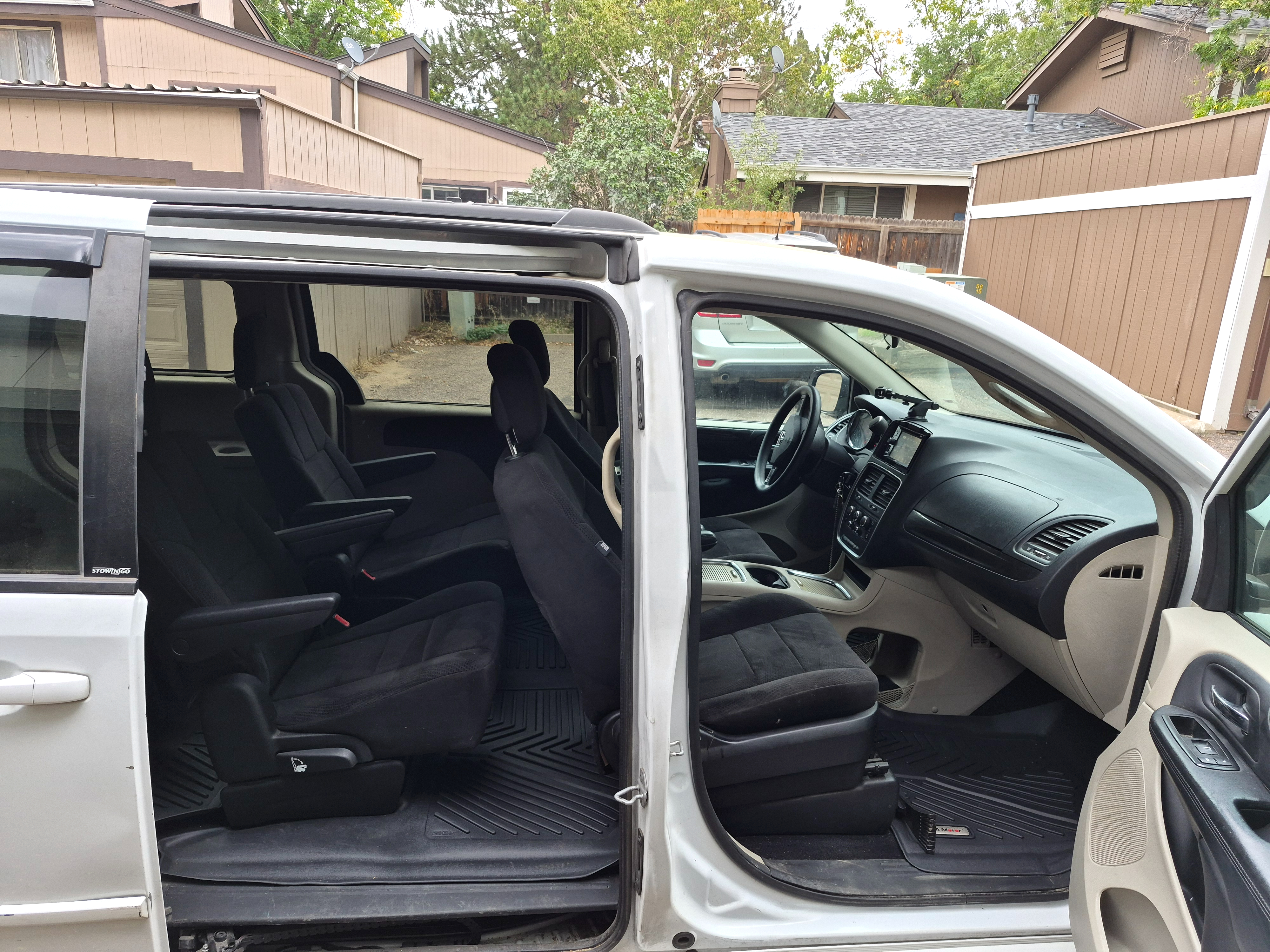 Used 2014 Dodge Grand Caravan SXT FWD image 12