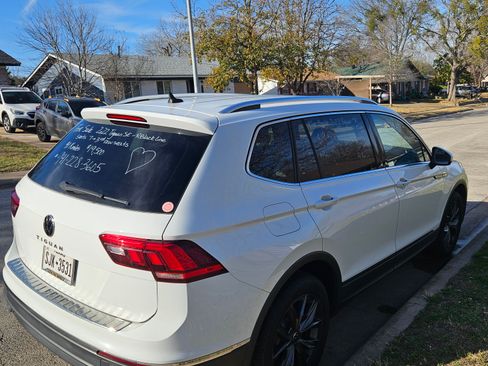 Used 2022 Volkswagen Tiguan SE image 2