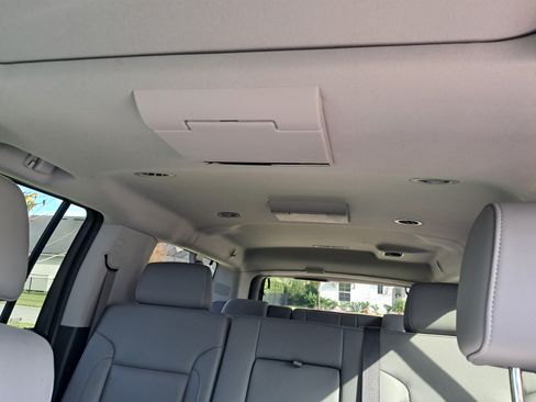 Used 2020 Chevrolet Suburban LT image 13