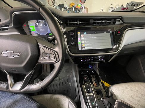 Used 2023 Chevrolet Bolt EUV Premier w/ Sun & Sound Package image 8