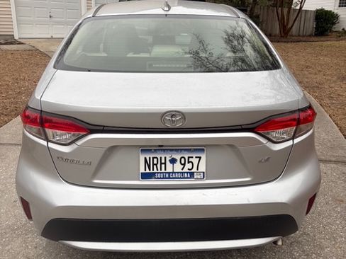 Used 2021 Toyota Corolla LE image 6