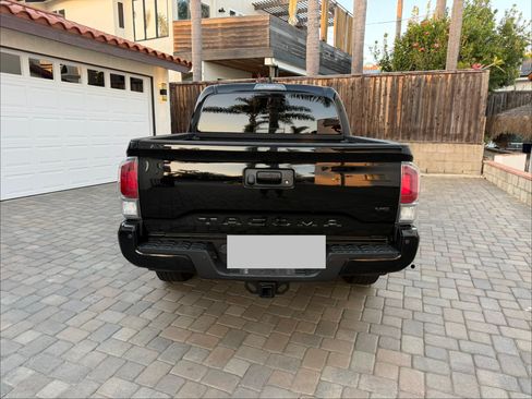 Used 2022 Toyota Tacoma TRD Sport w/ Technology Package image 4