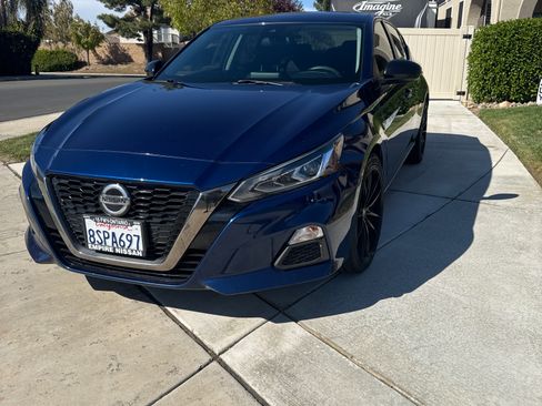 Used 2020 Nissan Altima 2.5 SR image 1