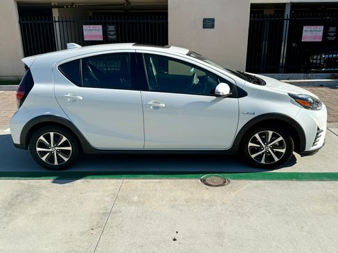 Used 2018 Toyota Prius C Three image 4